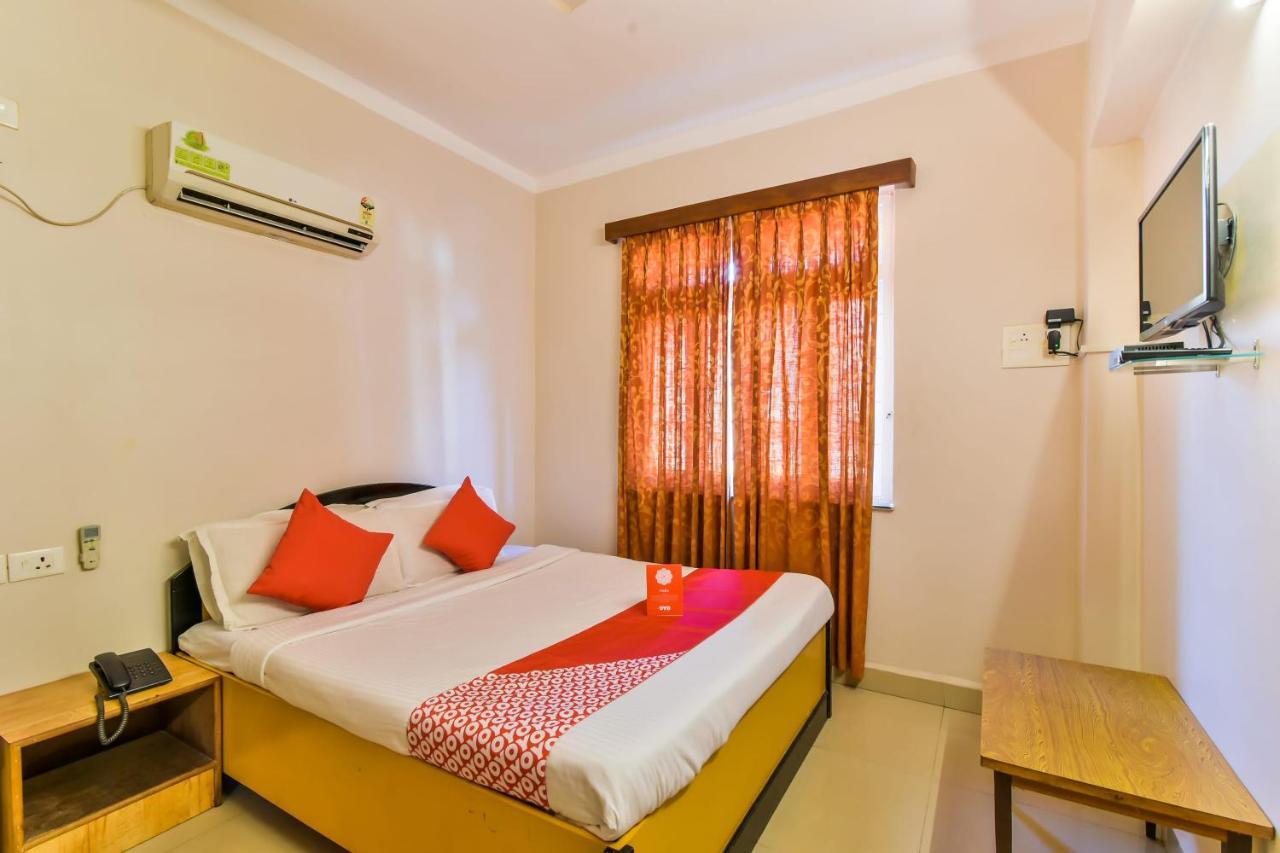 Hotel Oyo 2863 4 Pillar's 2*